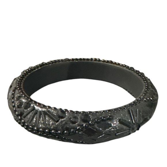 Paparazzi 7 Piece Bundle 2-Rings 2- Earrings and 3-Bracelets - Picture 9 of 12